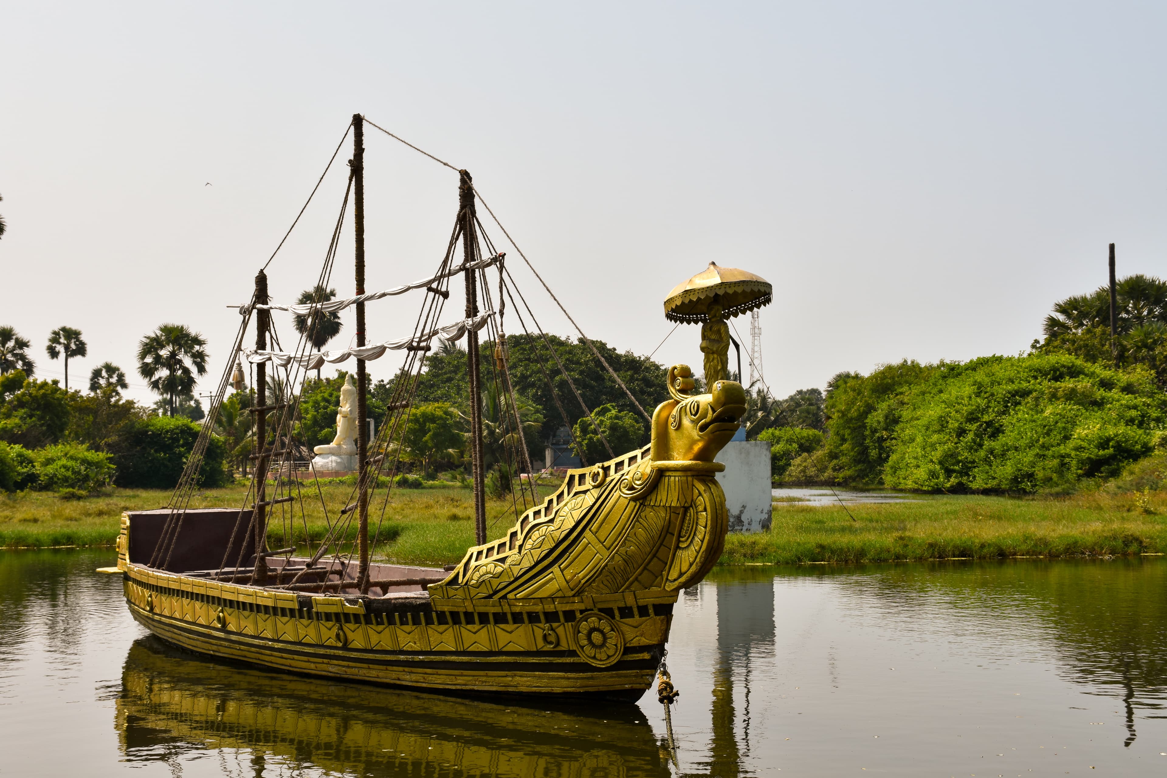Dambakola Patuna — Sangamiththa Viharaya by the sea